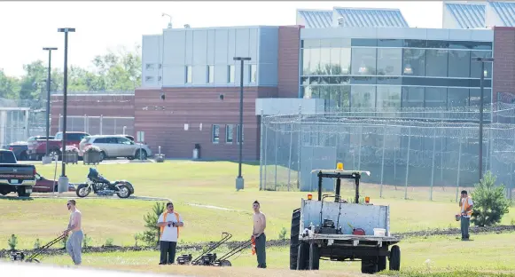  ?? TROY FLEECE ?? Inmates work outside the walls of the Regina Provincial Correction­al Centre. In response to complaints, a provincial spokesman says health care for inmates is a priority.
