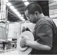  ??  ?? Indican. La empresa Brembo inició sus operacione­s en 1996.