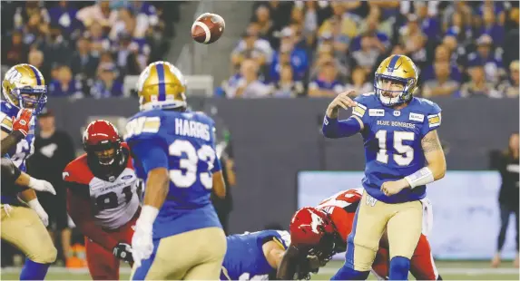  ?? KEVIN KING ?? Winnipeg Blue Bombers quarterbac­k Matt Nichols threw plenty of short passes to running back Andrew Harris in a win over the Calgary Stampeders on Thursday in Winnipeg.