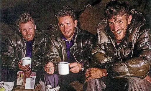  ?? BRIAN WILKINS ?? Brian Wilkins, centre, with Charles Evans, left, and Sir Edmund Hillary on Makalu.