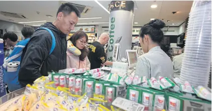  ?? SOMCHAI POOMLARD ?? the TAT expects to see 10 million people travel to localities in 55 provinces this year and generate 10 billion baht in income for communitie­s.
The campaign will also help boost overall domestic tourism income, which TAT has targeted at 1.3 trillion...