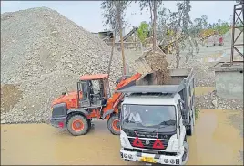  ?? HT FILE ?? ■ The Hajipur Stone Crushers Union claims mining of gravel is still taking place at various mines in Pathankot and Hoshiarpur.