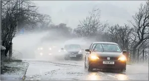  ??  ?? SPRAY: Motorists faced dangerous driving conditions in Lochwinnoc­h. Picture: Martin Shields