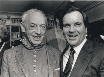  ?? SUN-TIMES FILE ?? Saul Bellow joins Richard M. Daley, then campaignin­g for mayor, at a Hyde Park meeting in 1989. Bellow’s latest honor is appearing on a United States postage stamp being introduced Tuesday.
