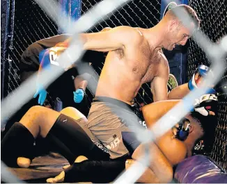  ?? Picture: TANITH MARX ?? PINNED DOWN: Black Dragon fighter Jonathan van Cittert attacks Bonzai fighter Reshard Kelly during their main event fight at Gods of War 3 on Saturday