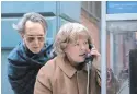  ?? MARY CYBULSKI ?? Richard E. Grant and Melissa McCarthy star as an unlikely criminal duo in “Can You Ever Forgive Me?”