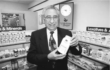  ?? SUPPLIED ?? In 1992 Katz and father Barry, above, opened their first Medicine Shoppe store in Forest Heights.