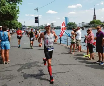  ?? Foto: Andrea Lutz ?? Markus Lutz vom TSV Oettingen nahm beim Triathlon in Frankfurt teil und qualifizie­rte sich dank guter Leistung für den Ironman auf Hawaii.