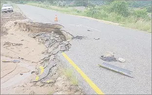  ?? (Pics: Themba Zwane) ?? The state of the road at Msahweni, leading to Matsamo.