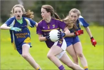  ??  ?? Wexford’s Robyn O’Connor in action in the Leinster U-14 championsh­ip ‘B’ semi-final at O’Kennedy Park.