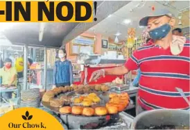  ?? PHOTOS: DEEPAK GUPTA/HT ?? Food joints back in business in Hazratganj.