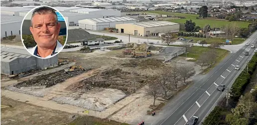  ?? JOHN BISSET/STUFF ?? Aerial view of the NPD self-service fuel station to be built on State Highway 1 at Washdyke. Inset, NPD chief executive Barry Sheridan.