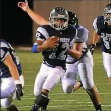  ??  ?? CR North quarterbac­k Brandon McIlwain rushed for 62 yards.