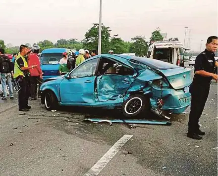  ?? PIC COURTESY OF READER ?? The scene of the accident at Km134 on the North-South Expressway on March 14.
