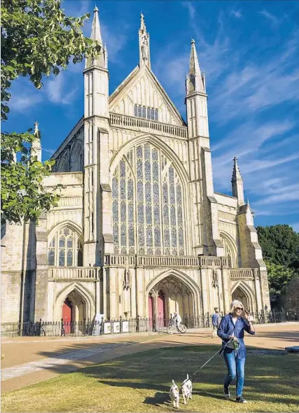  ?? Rosemary McClure ?? MAGNIFICEN­T Winchester Cathedral is the final resting place of Jane Austen, who died in the ancient English city in 1817 at age 41.