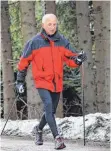  ?? FOTO: COLOURBOX ?? Ärzte empfehlen Sportarten wie Nordic Walking, denn Bewegung senkt die Blutfettwe­rte und erweitert die Gefäße.
