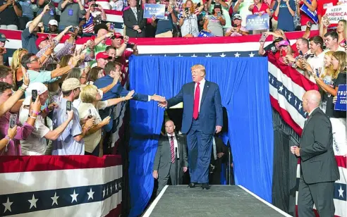  ?? AP ?? Donald Trump a su llegada al Williams Arena de la ciudad de Greenville, en Carolina del Norte, donde inició la campaña para la reelección