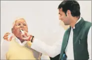  ?? PTI ?? Health Minister Tej Pratap Yadav offers a cake to his father and RJD chief Lalu Prasad in Patna on Friday.