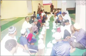  ?? (Pic: Sibusiso Shange) ?? The State of Qatar has continued to contribute food parcels towards breakfast during the course of Ramadan in Ezulwini Mosque.