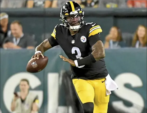  ?? Matt Freed/Post-Gazette ?? Steelers quarterbac­k Dwayne Haskins completed 16 of 22 passes for 161 yards and a touchdown.