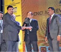  ??  ?? Leema Creations (Pvt.) Ltd Managing Director Channa Wijesekara and Leema Creations (Pvt.) Ltd Executive Director/ceo Shamika Wijesekara receiving the award