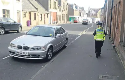  ?? Picture: Jake Keith. ?? A parking ticket is handed out in Keptie Street, Arbroath.