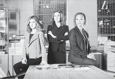  ?? BELL MEDIA ?? Shenae Grimes-Beech, left, Wendy Crewson, centre, and Angela Griffin star in “The Detail.”