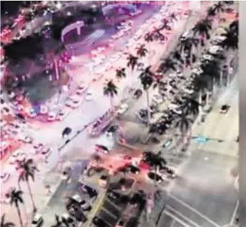  ?? Nicola Antonucci ?? A sea of cop cars occupied Biscayne Boulevard after teens lit fireworks, rioted and fought at Bayside Marketplac­e on Monday, Miami police said.