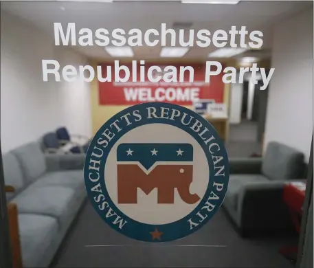  ?? PAUL CONNORS — BOSTON HERALD ?? MassGOP is scrambling to keep the lights on at the Woburn office after the bills keep piling up.