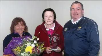  ??  ?? Margaret Leacy receiving her Wexford camogie volunteer of the year award from Kathleen Kehoe (Co. Secretary) and Donnacha Kerins (Co. Chairman).