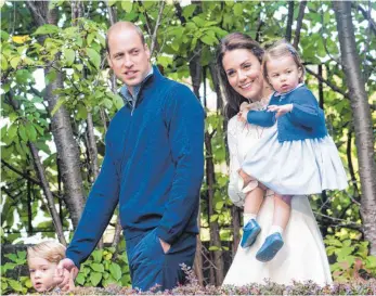  ?? FOTO: DPA ?? Prinz William und Herzogin Kate mit den Kindern Prinz George und Prinzessin Charlotte bei ihrem Besuch in Kanada im vergangene­n Jahr.