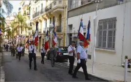  ??  ?? Défilé patriotiqu­e des Moneghetti jusqu’au centre-ville, en passant par Monaco.