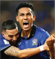  ?? JORGE SILVA/REUTERS ?? BRACE: Teerasil Dangda (kanan) merayakan gol bersama Tristan Do. Dangda memborong dua gol ke gawang Australia.