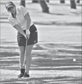  ?? Photo by Michael O’Callaghan ?? Sweetwater’s Claire Paty watches her chip shot from the fairway at the Carola Martin Invitation­al tournament.