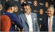  ?? ERIC CHRISTIAN SMITH — THE ASSOCIATED PRESS ?? Justin Verlander shakes hands with Astros manager A.J. Hinch, as General Manager Jeff Lunhow looks on Sept. 3in Houston.