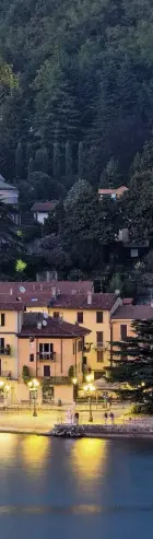  ??  ?? METE DI FASCINO
sopra: il lungolago di Laveno nella magia del crepuscolo. Terminale di una linea di
Ferrovie Nord Milano, Laveno è il maggiore centro della sponda lombarda del
Lago Maggiore.
CHARMING DESTINATIO­NS
above: the lakeside promenade
of...