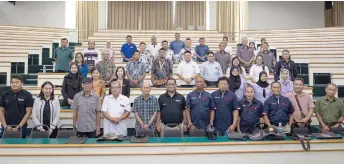  ?? ?? All attendees of the Curtin Malaysia Informatio­n Session 2024 gather for a group photo.