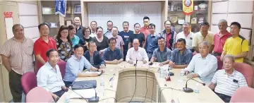  ??  ?? The new chairman of Kota Kinabalu Foochow Associatio­n, Wong (seated centre) with members of the 18th executive committee.