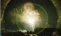  ?? VASHON JORDAN JR./CHICAGO TRIBUNE ?? Fireworks exploding over Chicago to celebrate the city reopening and Independen­ce Day weekend are seen from Buckingham Fountain in 2021.