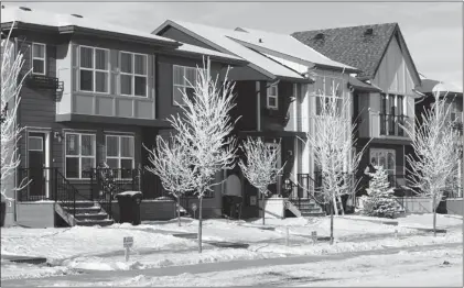  ?? Photos: Wil Andruschak/for the Calgary Herald ?? A streetscap­e of Walden in southeast Calgary, including, at left, the Mix and Match home of the Irving-Vevang family by Homes by Avi.