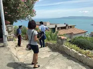  ??  ?? La villetta affacciata sul mare dove ieri mattina intorno alle 8 sono stati scoperti i corpi di Loredana e Francesco