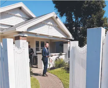  ??  ?? (Clockwise from above) 10 Bay St, Rippleside, goes under the hammer on Saturday, the home’s interior and McGrath agent Wayne Baker takes the winning bid by phone. Auction pictures: Mike Dugdale