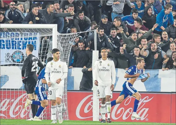  ?? FOTO: AP ?? Manu García marcó en la útima jugada del partido el gol que hundía más al Real Madrid de Julen Lopetegui cuyo puesto en el banquillo blanco está en peligro