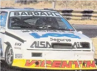  ?? ?? INOLVIDABL­E. El Renault Fuego en el TC2000. Con llamas en el auto, ganó una carrera en General Roca.