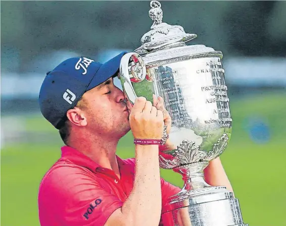  ?? FOTO: EFE ?? Justin Thomas (24 años) se consagró definitiva­mente al hacerse con su primer ‘major’ venciendo en un PGA Championsh­ip, en el que el de Louisville fue de menos a más