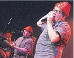  ?? TIM MOSENFELDE­R GETTY IMAGES FILE PHOTO ?? Casale, left, and Mark Mothersbau­gh of Devo perform at the Austin Music Hall as part of SXSW 2009 in 2009.