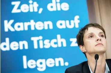  ?? Foto: dpa/Michael Kappeler ?? Droht Frauke Petry das selbe Schicksal wie ihrem einstigen Widersache­r Bernd Lucke?