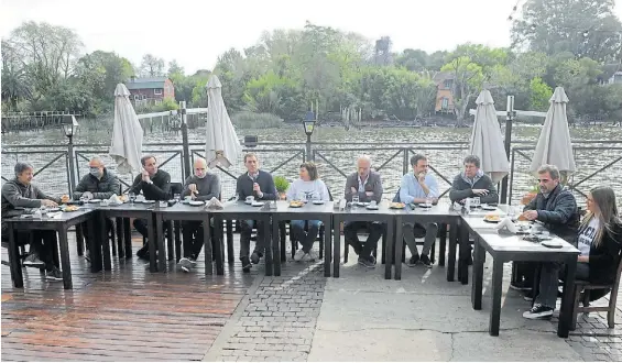  ?? F. DE LA ORDEN ?? Todos juntos. La foto es de septiembre pasado. Desayuno en el Tigre. Hoy, el espacio cuenta con varios candidatos en la Provincia.