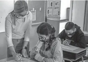  ?? ALAN POIZNER / FOR THE TENNESSEAN ?? Teacher Makayla Walker tutors students at Dupont Hadley Middle School.