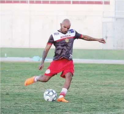  ??  ?? Juninho Tardelli é a esperança de gols da Juazeirens­e para o jogo diante do Botafogo da Paraíba, hoje à noite